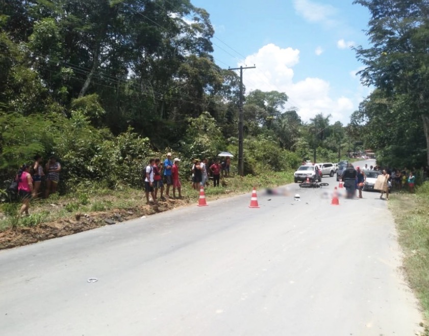 Mãe e filho morrem dilacerados em grave acidente de moto em Manaus