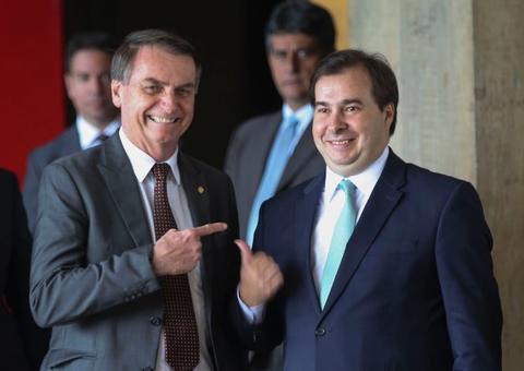 'Perdoo o Rodrigo Maia pela situação pessoal que ele está vivendo', diz Bolsonaro sobre atritos