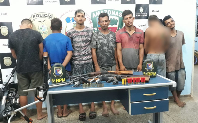 Suspeitos de integrar grupo de piratas de rio, homens são presos com arsenal no Amazonas