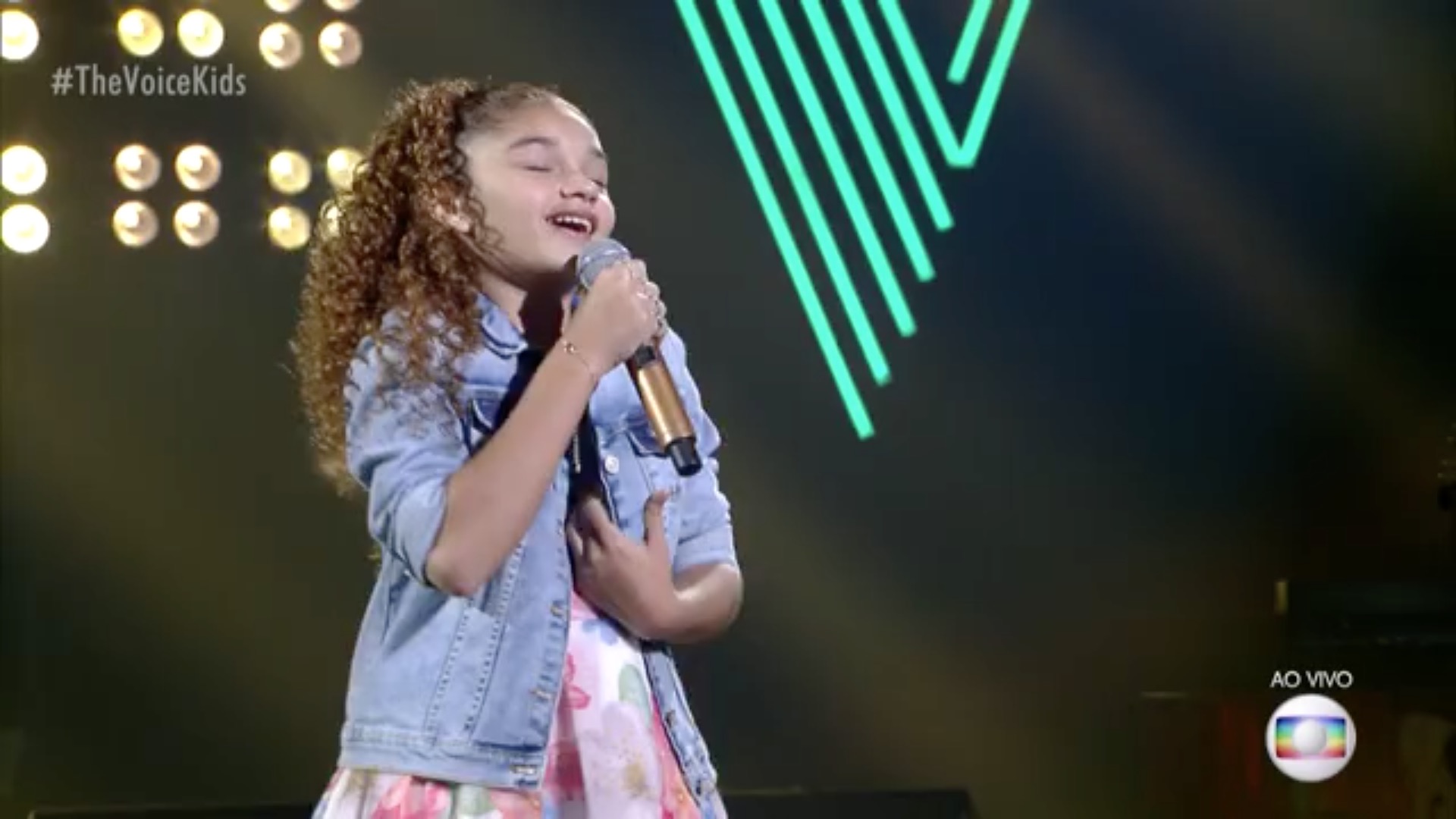 Amazonense Raylla Araújo emociona com apresentação e vai para semifinal do The Voice Kids