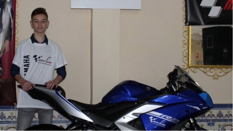 Piloto de 14 anos sofre acidente e morre em corrida de motos na Espanha