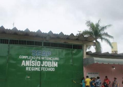 Visitantes são flagrados tentando entrar em presídios com dinheiro e drogas nas partes íntimas