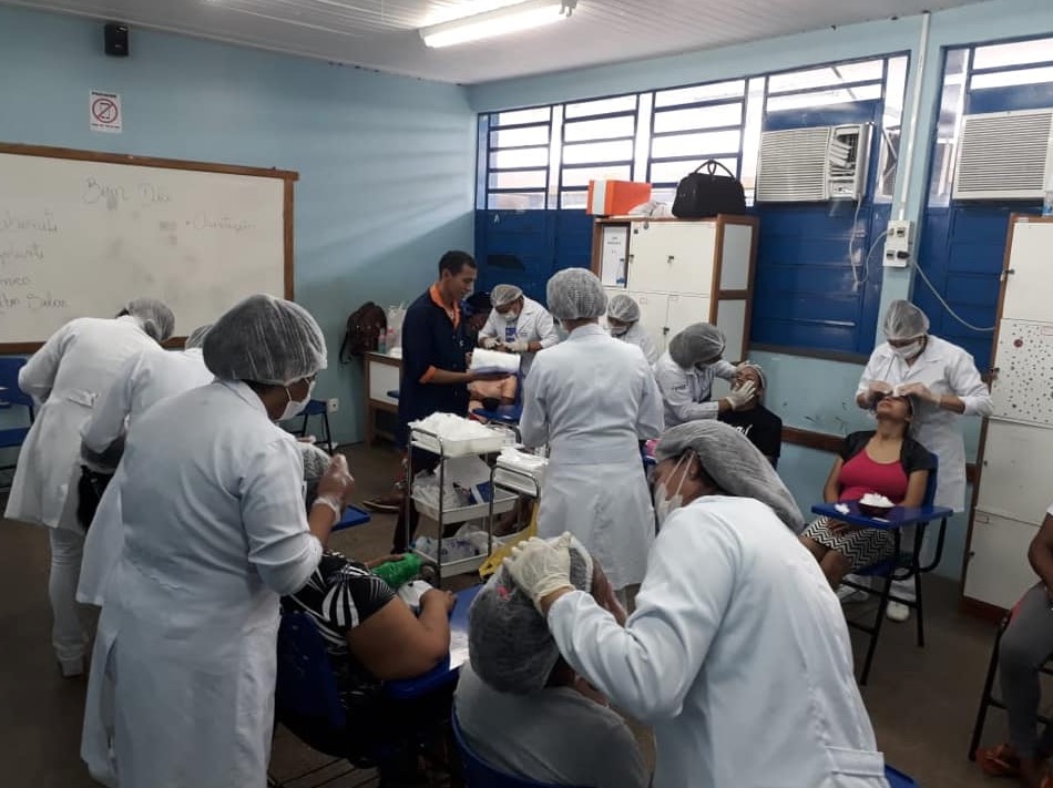 Mais de 80 venezuelanas são atendidas durante ação social em Manaus