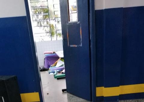 Bandidos invadem e fazem a limpa em escola de Manaus