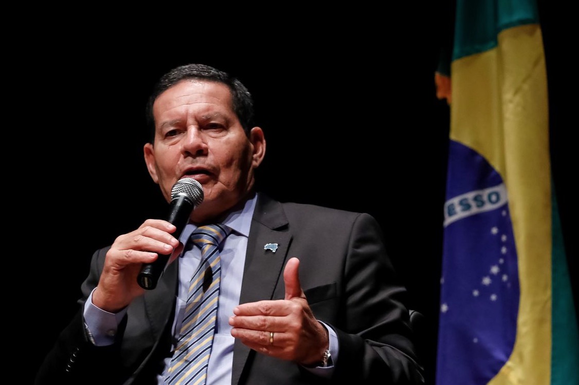 Mourão diz que discussão entre Maia e Bolsonaro parece ‘briga de rua’