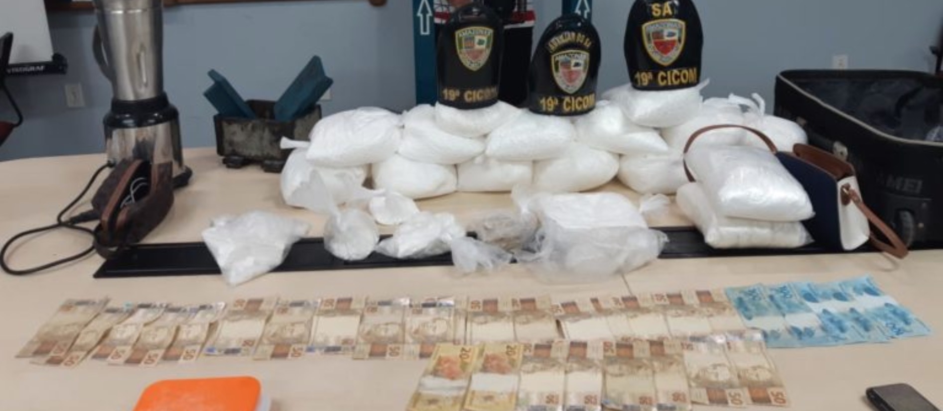 Homem é preso com 25 quilos de cocaína em Manaus 