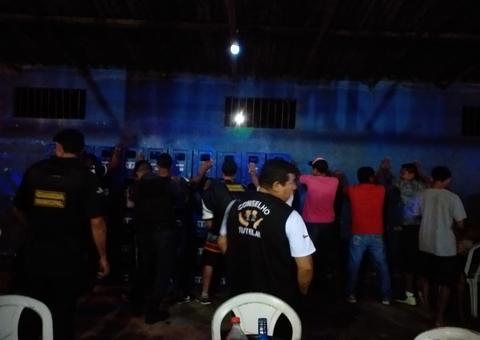 Adolescentes são apreendidos com identidades falsas em casa noturna no Amazonas 
