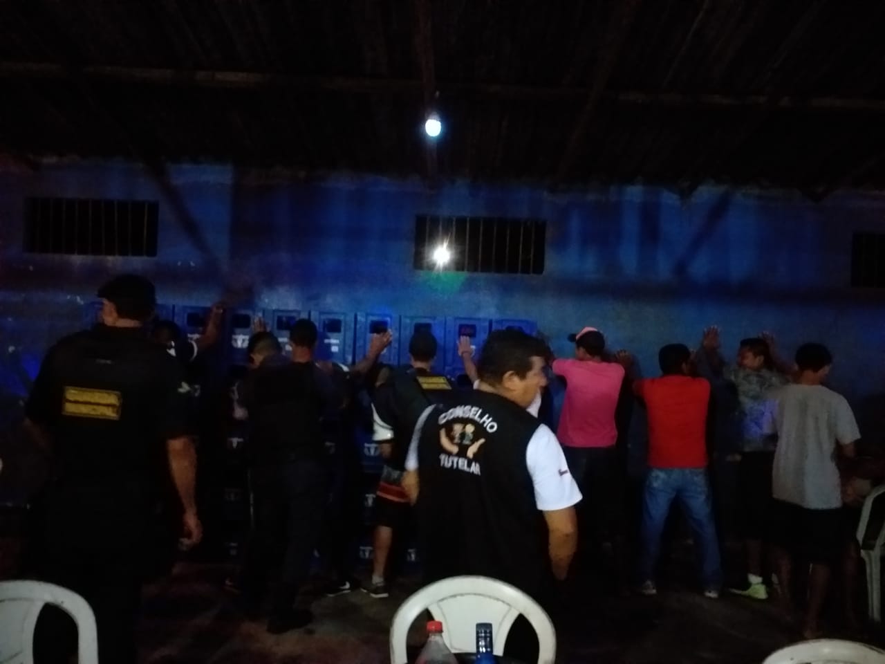 Adolescentes são apreendidos com identidades falsas em casa noturna no Amazonas 