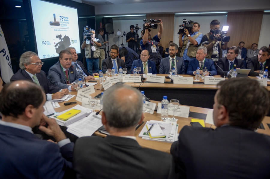 Arthur discute ZFM com ministro da Economia em Brasília