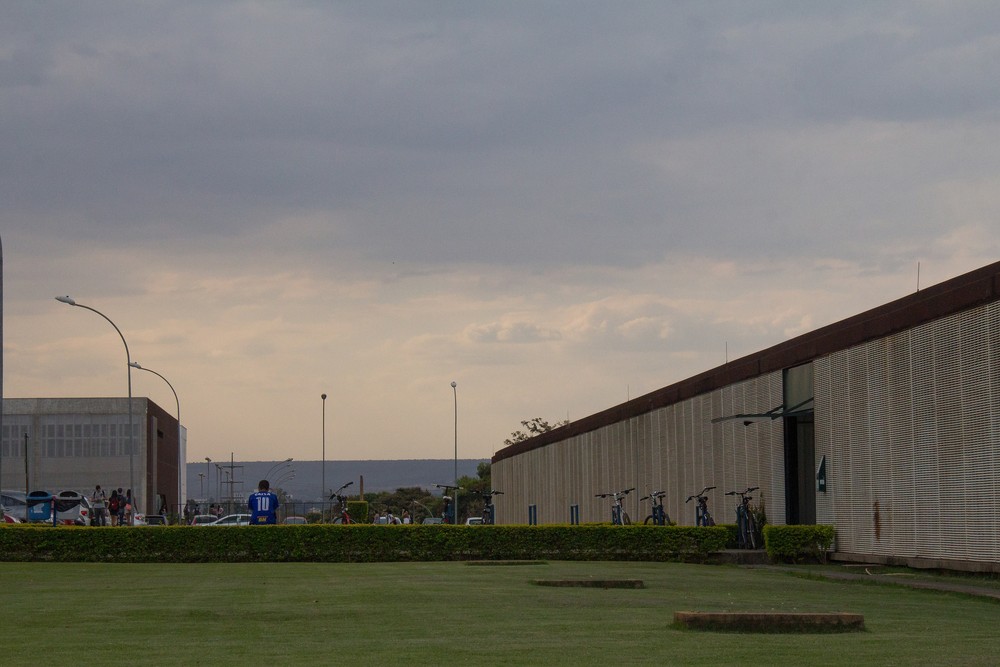 Estudante é preso ao ser flagrado filmando mulheres no banheiro de universidade