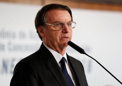 Em meio à crise, Bolsonaro vai ao cinema ver filme sobre 'milagre da fé'