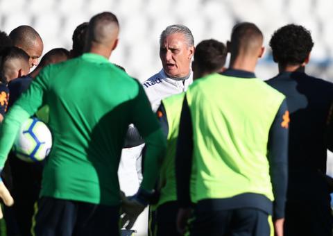Tite começa a sentir pressão no comando da seleção brasileira