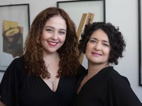 Atrizes da Globo Debora Lamm e Inez Viana comemoram 10 anos de casadas
