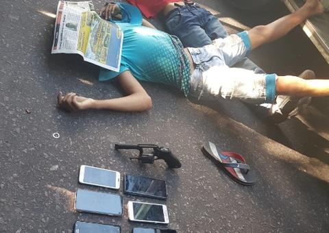 Assaltantes são mortos a tiros em porta de ônibus no Centro de Manaus