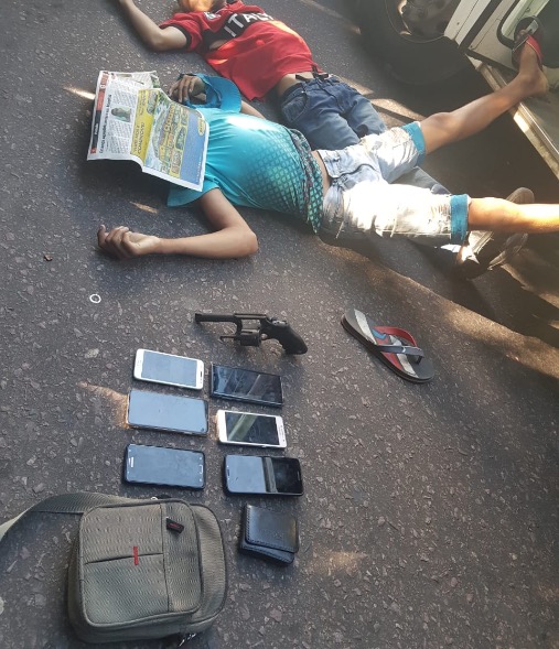 Assaltantes são mortos a tiros em porta de ônibus no Centro de Manaus