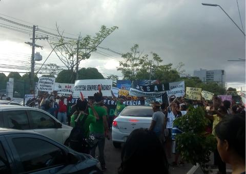 Indígenas fecham Avenida Djalma Batista durante manifestação