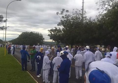 Funcionários são intoxicados durante vazamento de amônia em indústria de alimentos