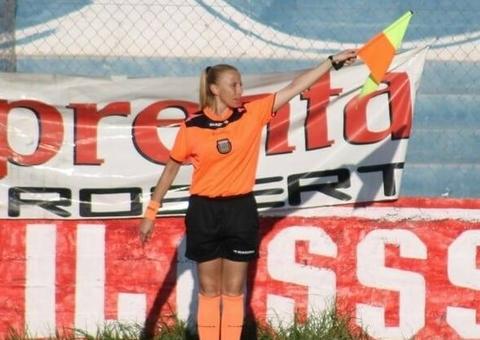 Argentinos jogam água fervendo nas costas de bandeirinha 