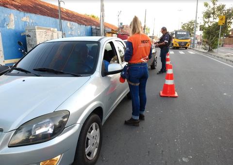 Detran remove 61 veículos e aplica mais de 200 multas durante operação em Manaus
