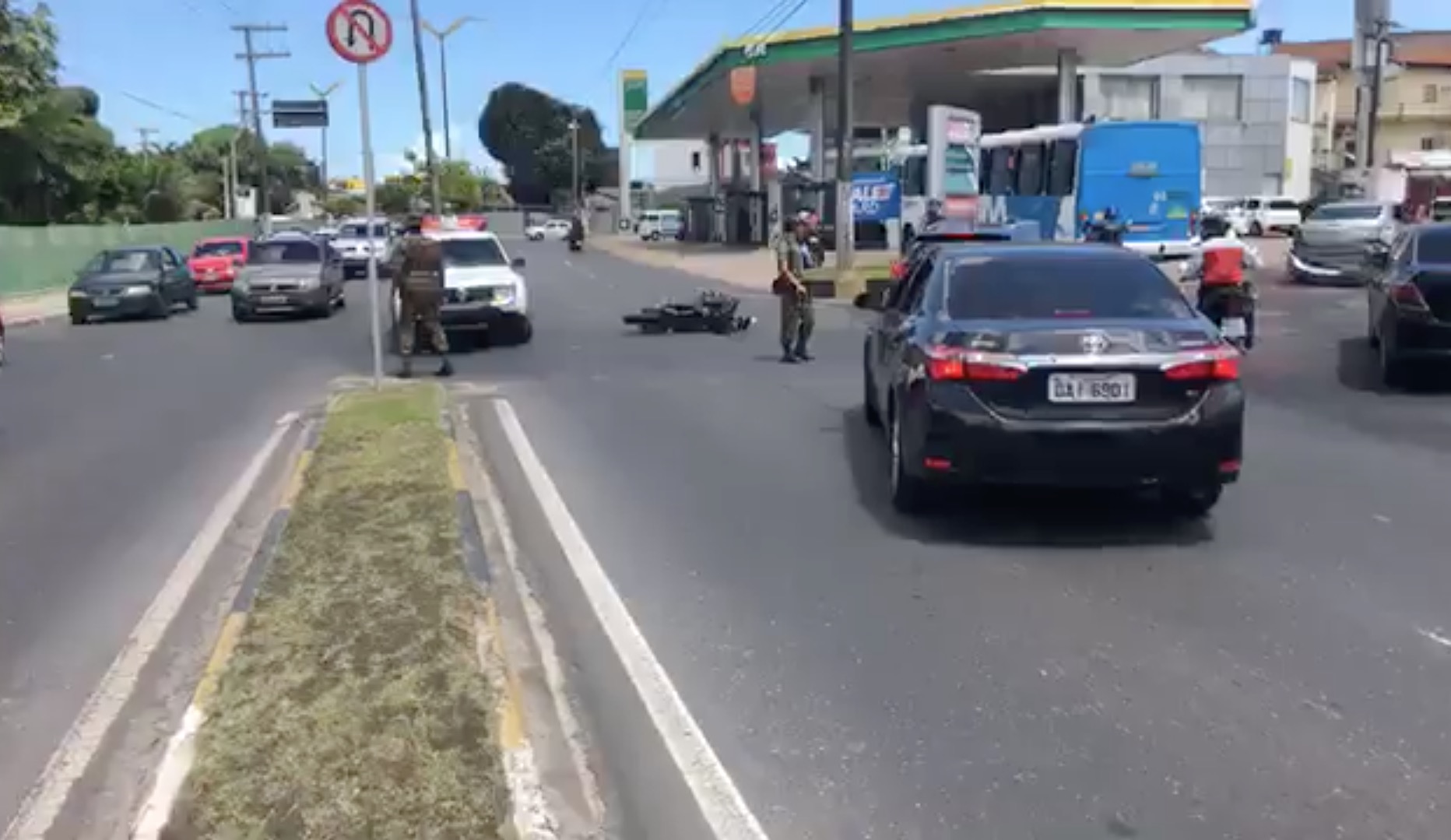 Militar do exército é atropelado ao fazer retorno em avenida de Manaus 