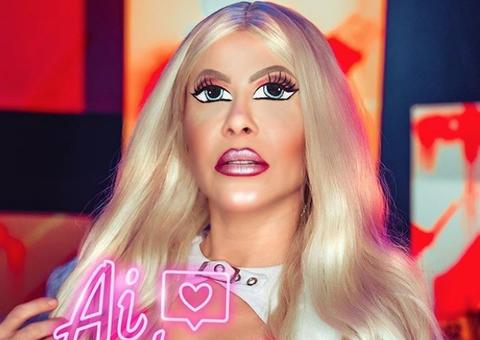 Joelma vira boneca para anunciar single e internautas detonam: ‘dá tempo de trocar’