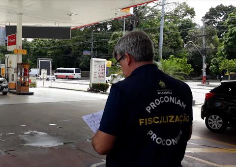 Procon autua banco, supermercado e notifica 7 postos de combustíveis durante fiscalização