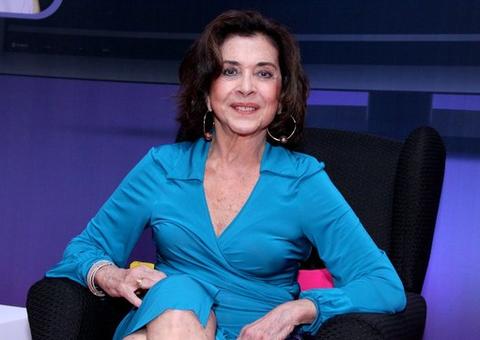 Betty Faria posa de lingerie e arranca elogios de seguidores 