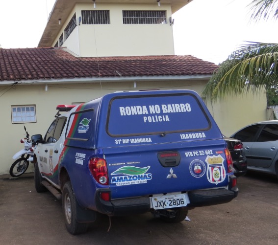 Dupla corta energia de escola e assalta funcionários em plena luz do dia no Amazonas