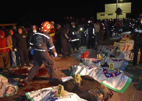 Veículo avança sobre pedestres em estrada e mata 18 na Guatemala