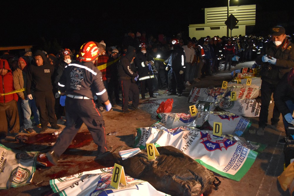 Veículo avança sobre pedestres em estrada e mata 18 na Guatemala