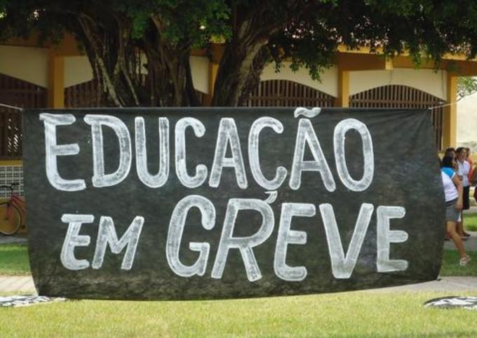 Em Manaus, professores rejeitam proposta de reajuste do Governo e ameaçam entrar em greve