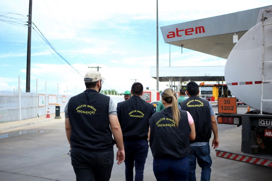 Procon multa distribuidoras de combustíveis por preços abusivos em Manaus