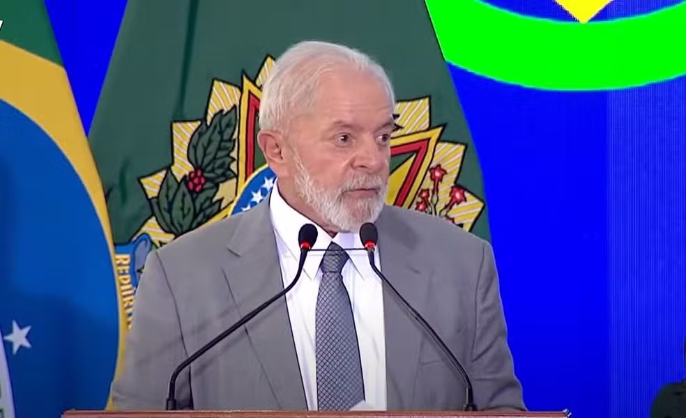 Lula defende jornada 'diferenciada' para comerciários aos domingos