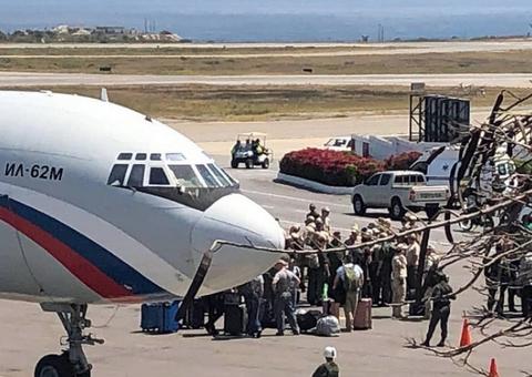 Rússia diz que militares ficam na Venezuela o tempo necessário e afirma apoio a Maduro