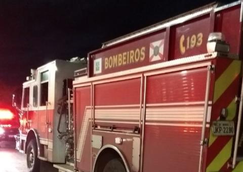 Incêndio em casa deixa idoso e outras duas pessoas feridas em Manaus