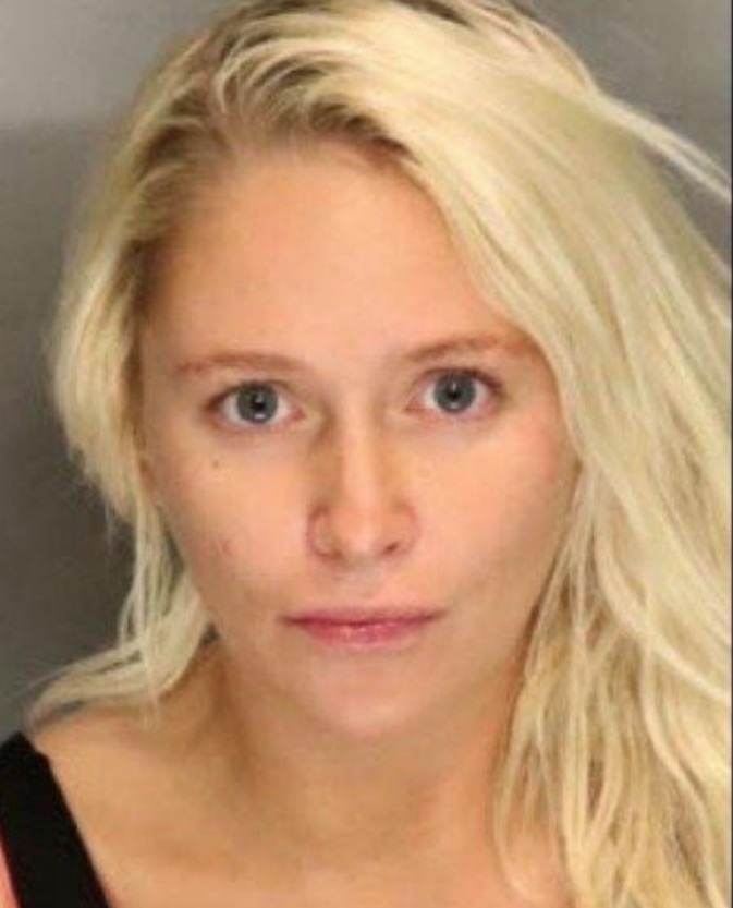 Modelo da Playboy é presa suspeita de matar psiquiatra