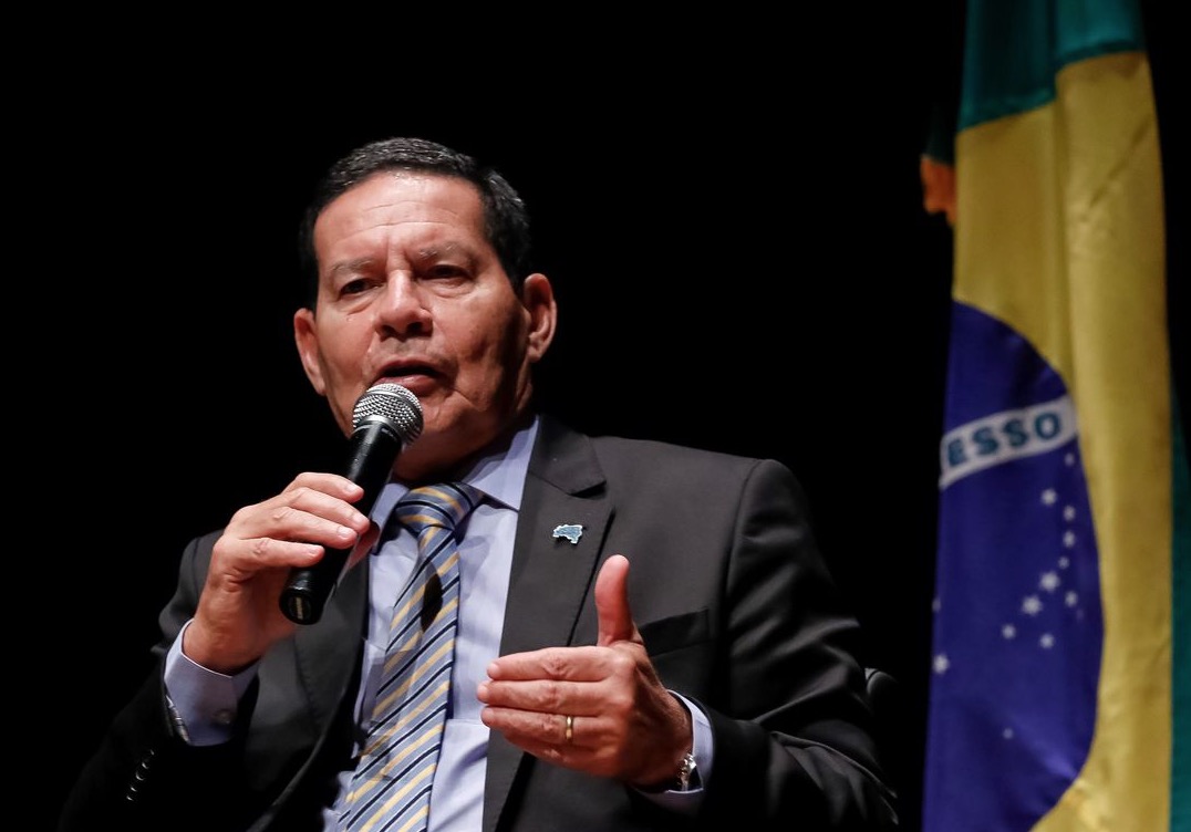 Em Manaus, Mourão garante asfaltamento da BR-319 