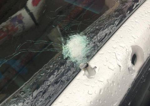 Encurralado, ex-segurança de Bolsonaro é atacado a tiros  por criminosos no Rio