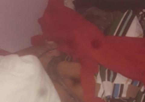 Corpo de mulher é encontrado com sinais de tortura perto de campo de futebol em Manaus