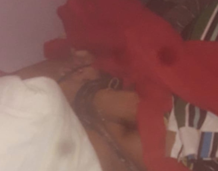 Corpo de mulher é encontrado com sinais de tortura perto de campo de futebol em Manaus