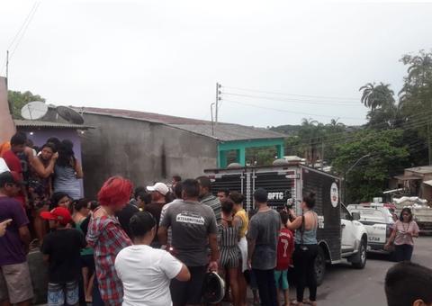 Mãe encontra filho cabeleireiro morto em cima da cama em casa de Manaus