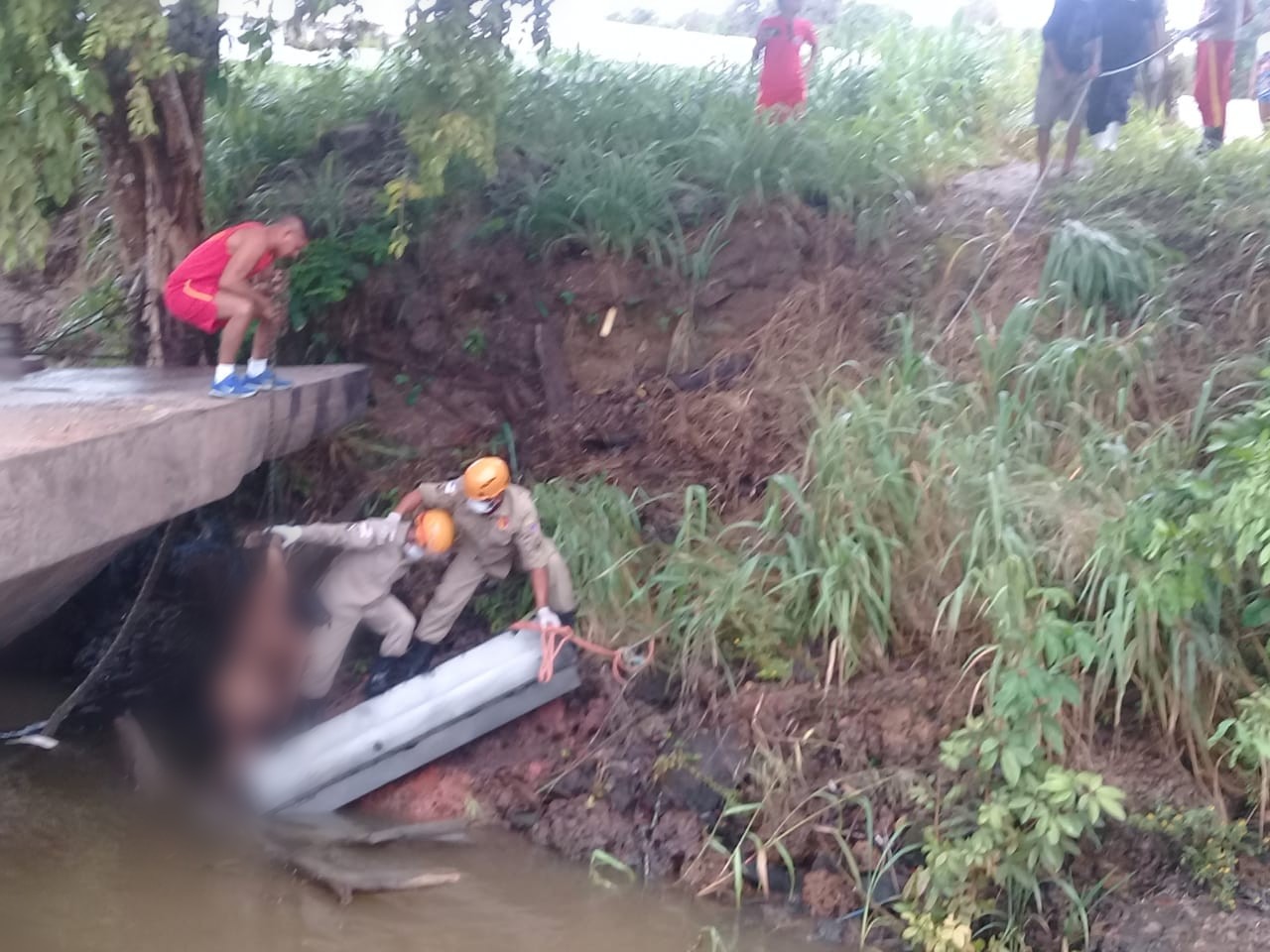 Com crânio esmagado, corpo de homem é resgatado em rio no Amazonas