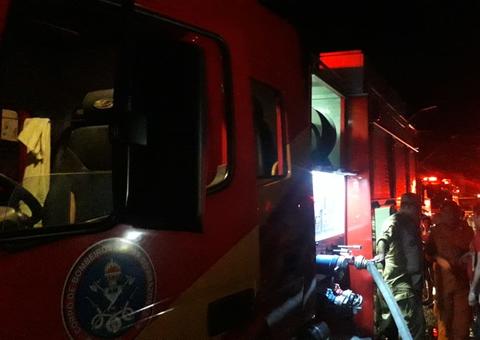 Veja fotos e vídeos do incêndio no Educandos 