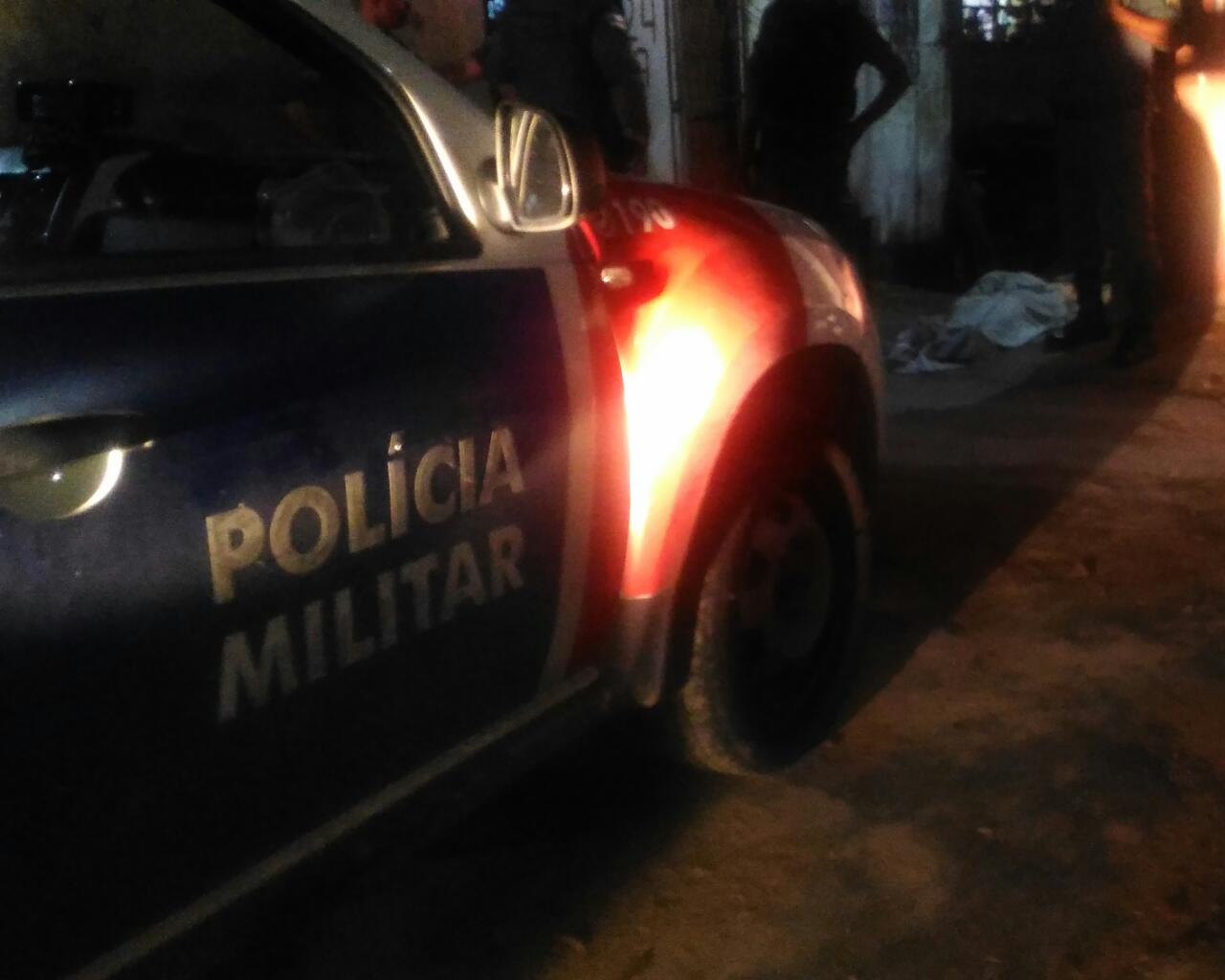 Em Manaus, jovem é morta com facada no peito e companheira é suspeita