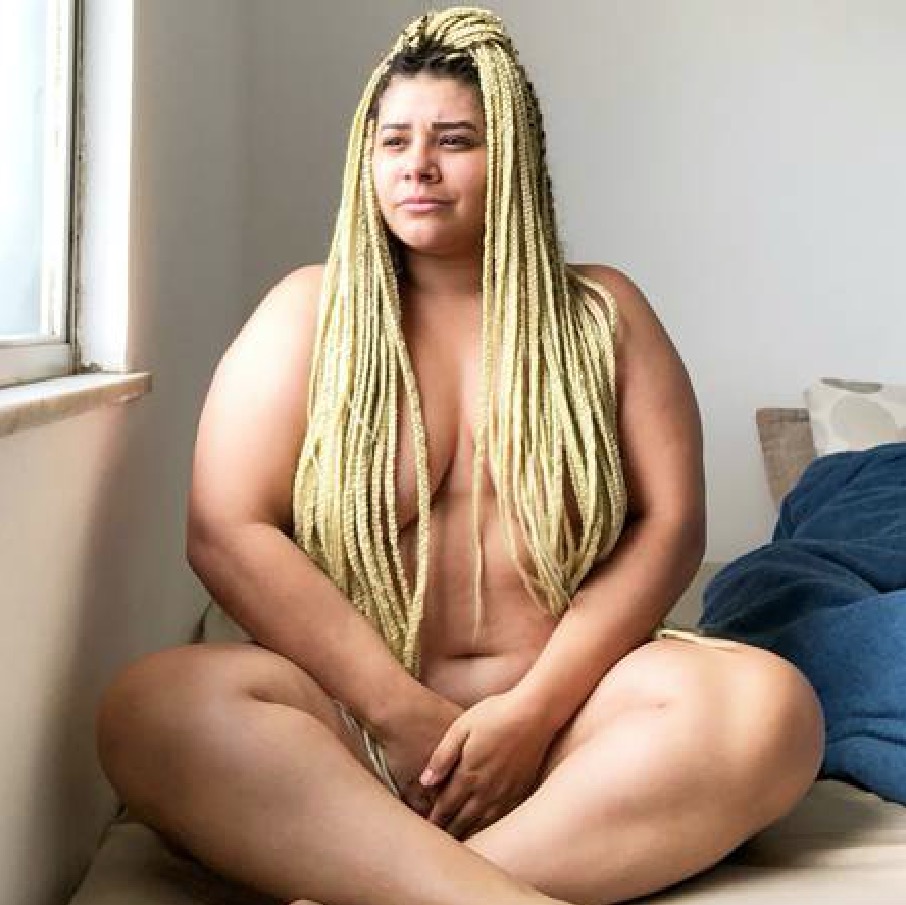 Ex-'The Voice' celebra liberdade do corpo após engordar 35 quilos: 'Seja você, não tenha medo'