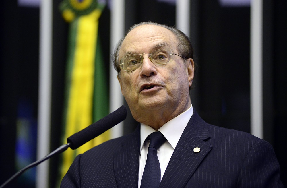 Paulo Maluf está internado há uma semana em hospital para tratar pneumonia