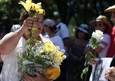Manifestantes saem às ruas após Justiça liberar comemorações de 1964