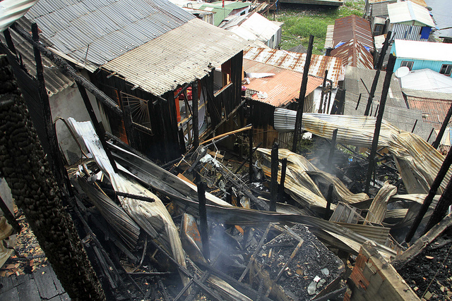 Famílias afetadas por incêndio no Educandos vão receber auxílio-aluguel 