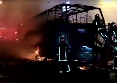 Incêndio em ônibus deixa 20 mortos e ao menos 8 feridos no Peru
