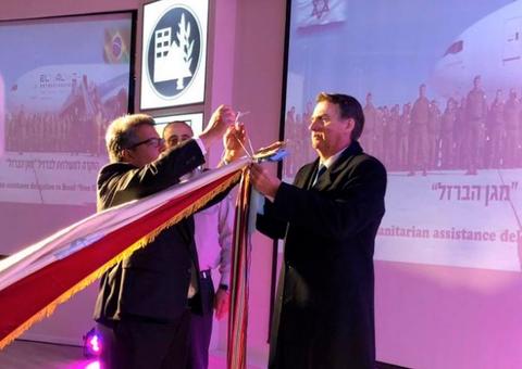 Bolsonaro condecora em Israel militares que trabalharam em Brumadinho